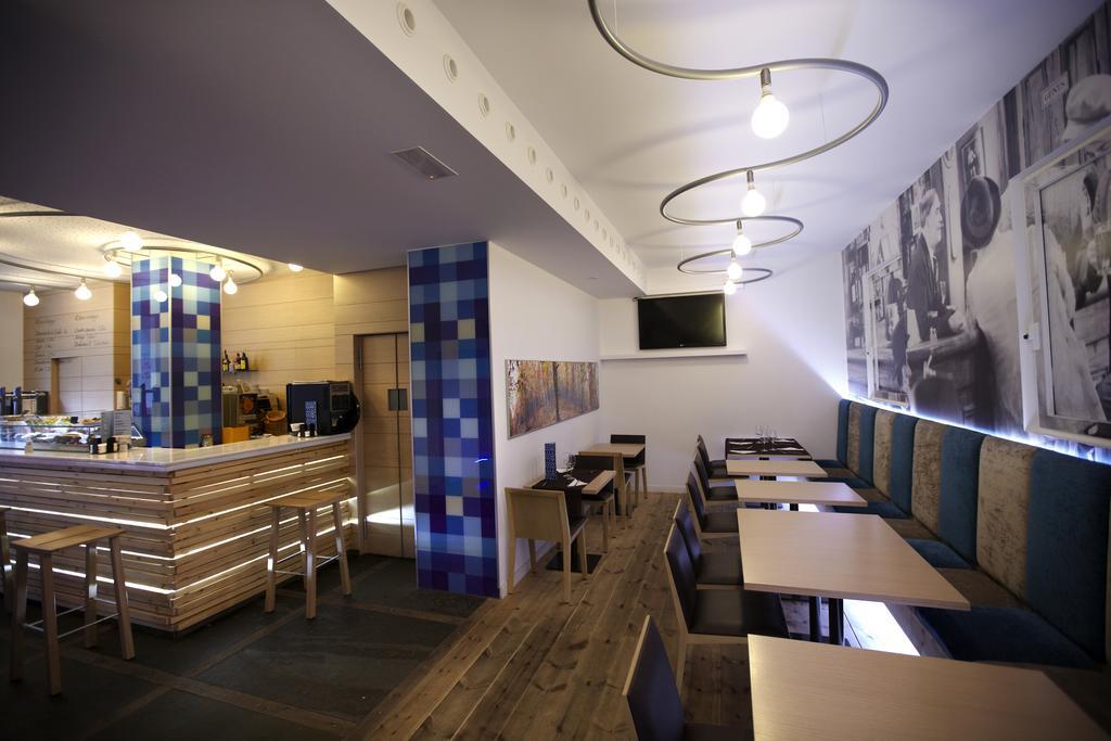 Hostal Bezana Burgo Εξωτερικό φωτογραφία